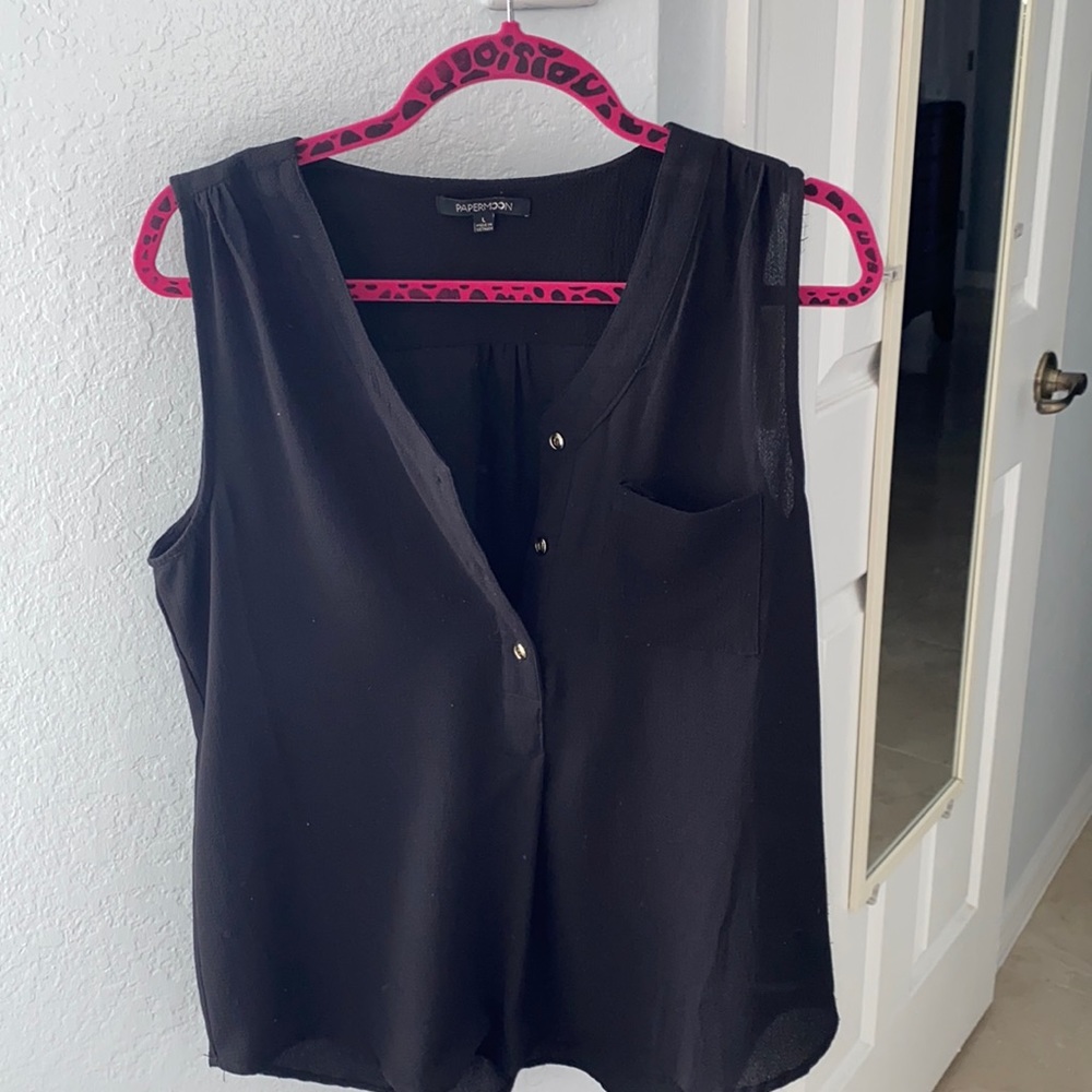 Black blouse with Guess pink ankle jeans.